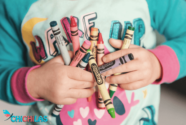 چیچیلاس - اسباب بازی ها - فروشگاه چیچیلاس - مداد شمعی -فروشگاه چیچیلاس - عکس کودک