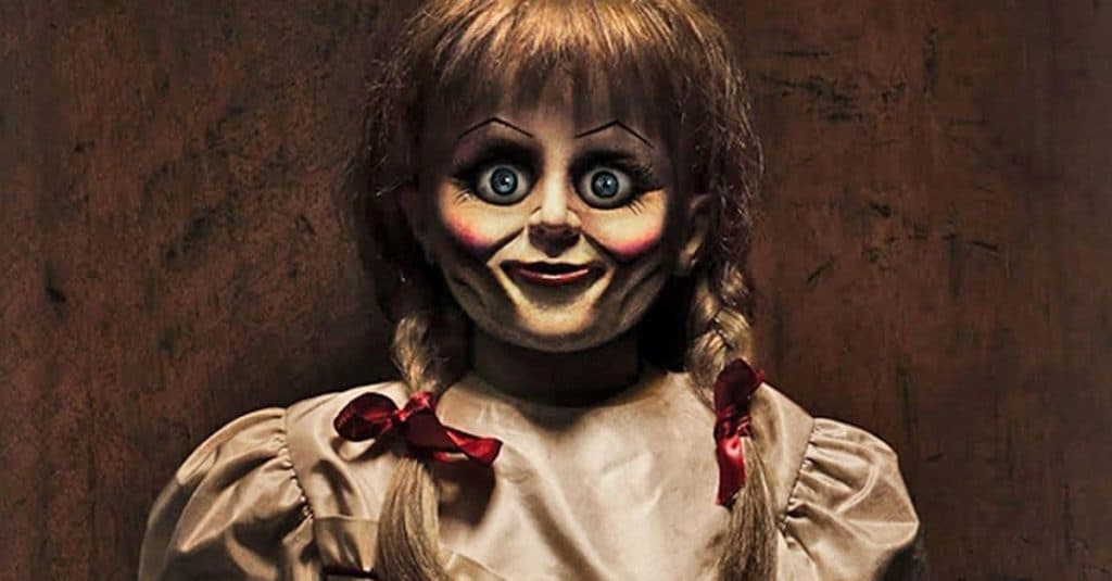 عروسک آنابل، یک شخصیت ترسناک و معروف در دنیای سینمایی است.